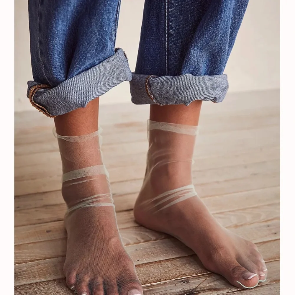 Free people gossamer green sheer socks new in package one size - Picture 2 of 3